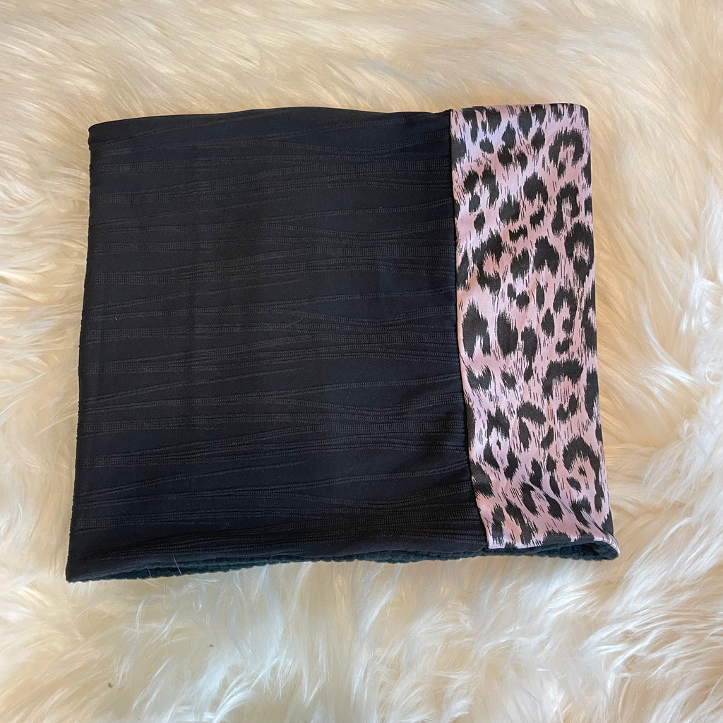 Women's Neckie - Sassy Spots